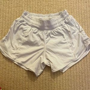 Lululemon hotty hot shorts, white, Size 2, 4 inch